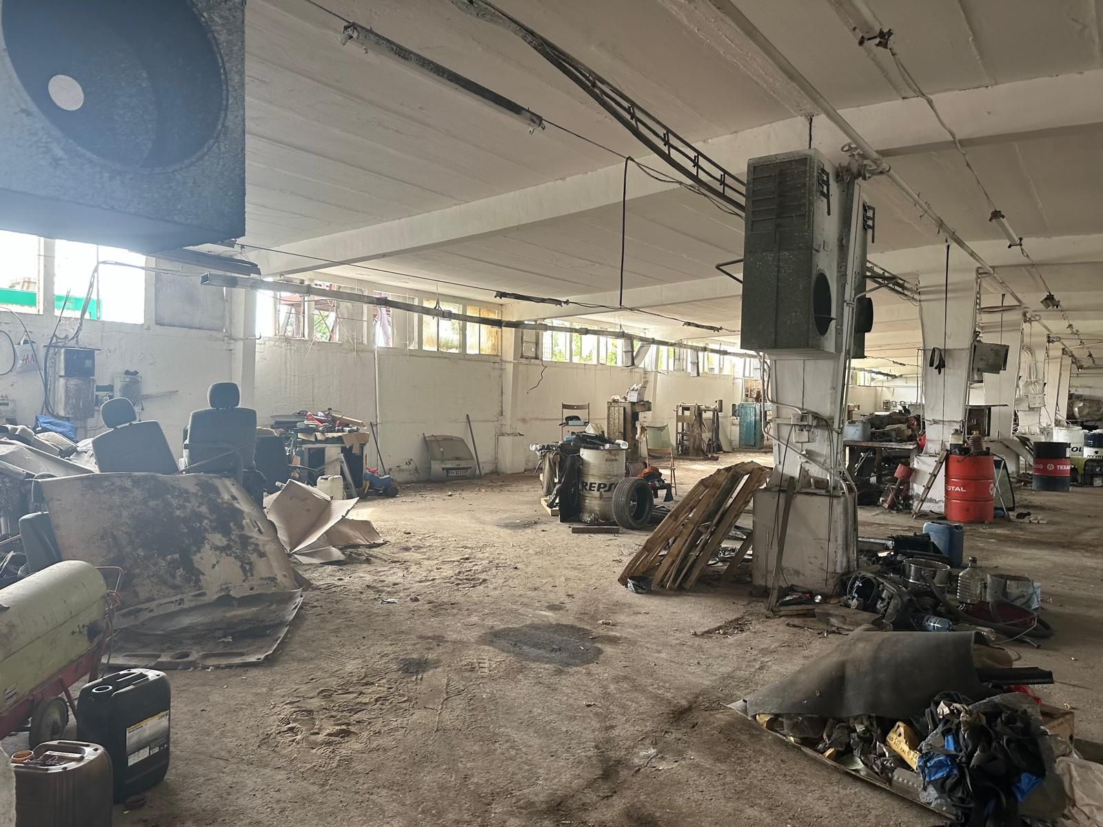 Platformă Industrială cu Cale Ferată si Infrastructură Completă — fotografia 35