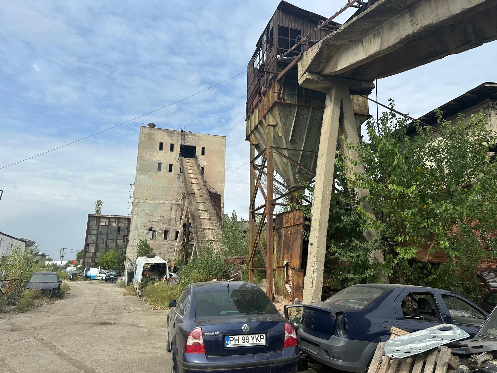Platformă Industrială cu Cale Ferată si Infrastructură Completă — fotografia 37
