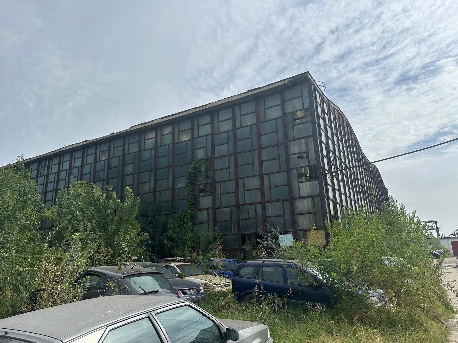 Platformă Industrială cu Cale Ferată si Infrastructură Completă — fotografia 4