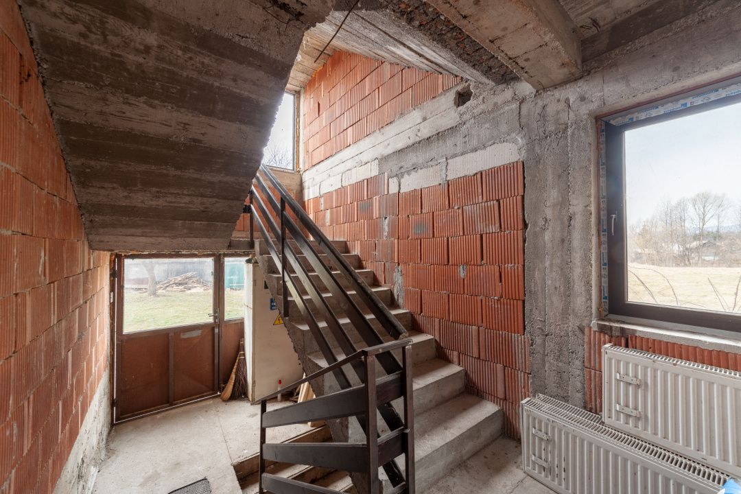 La 2 min de Campulung Muscel – 344 mp utili+ teren 4.563 mp -utilizare multiplă! — fotografia 13