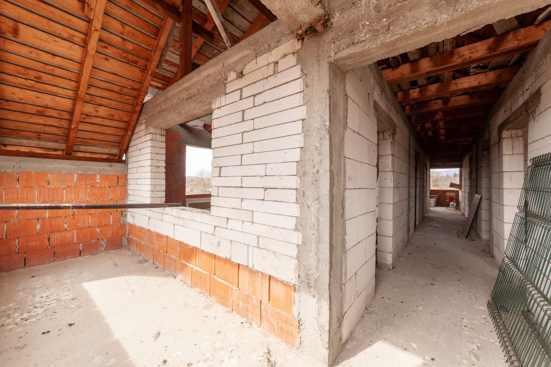 La 2 min de Campulung Muscel – 344 mp utili+ teren 4.563 mp -utilizare multiplă! — fotografia 18