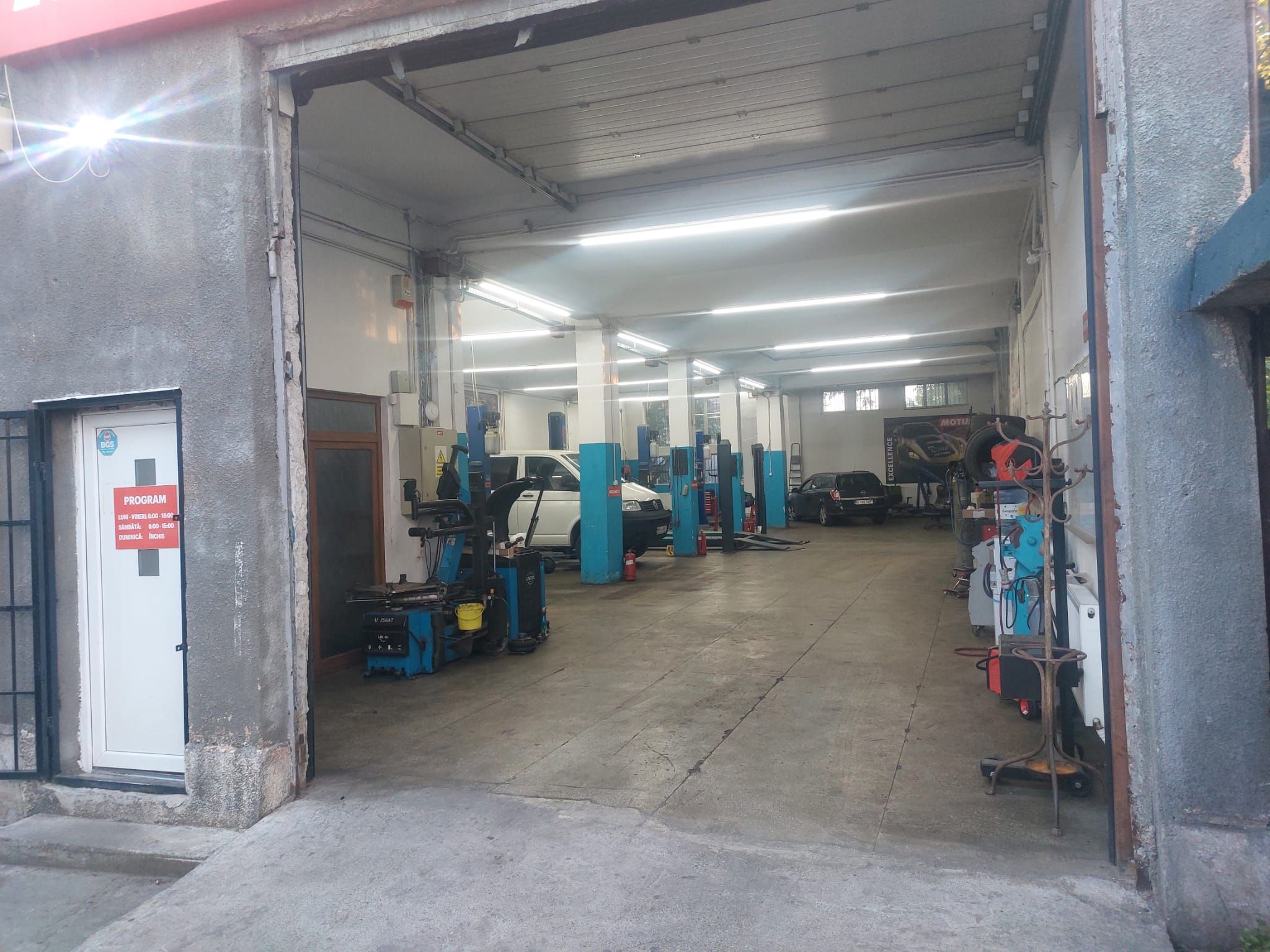 Service Auto de Închiriat | 350 mp | 5 Elevatoare | Dublu Acces — fotografia 4