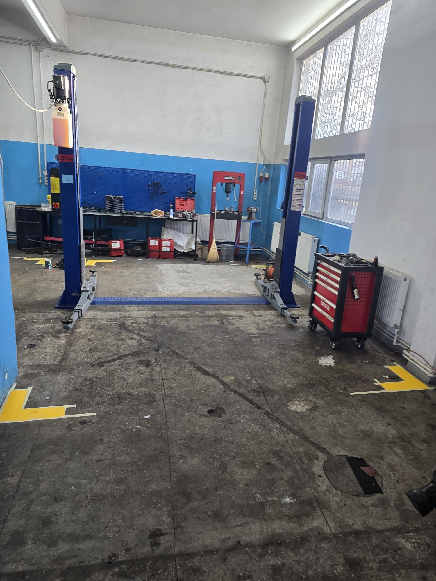 Service Auto de Închiriat | 350 mp | 5 Elevatoare | Dublu Acces — fotografia 5