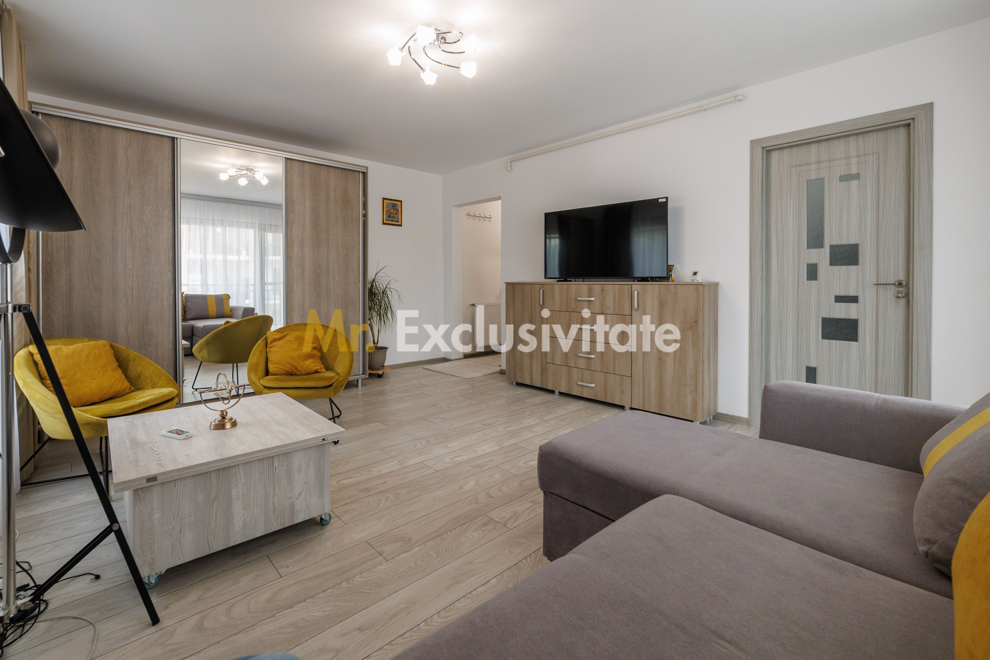 Garsonieră modernă la etajul 1 într-un bloc din 2021 — fotografia 4