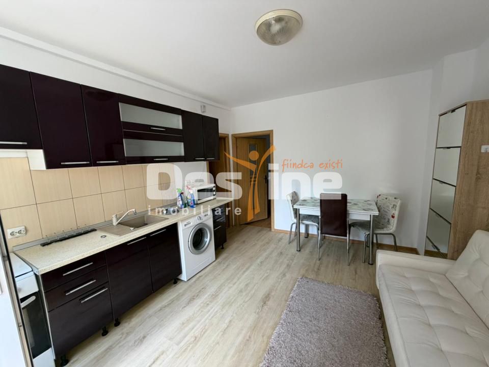 Casa cu 6 unitati, doua locuri de parcare si curte, pozitie excelenta- AFI Mall