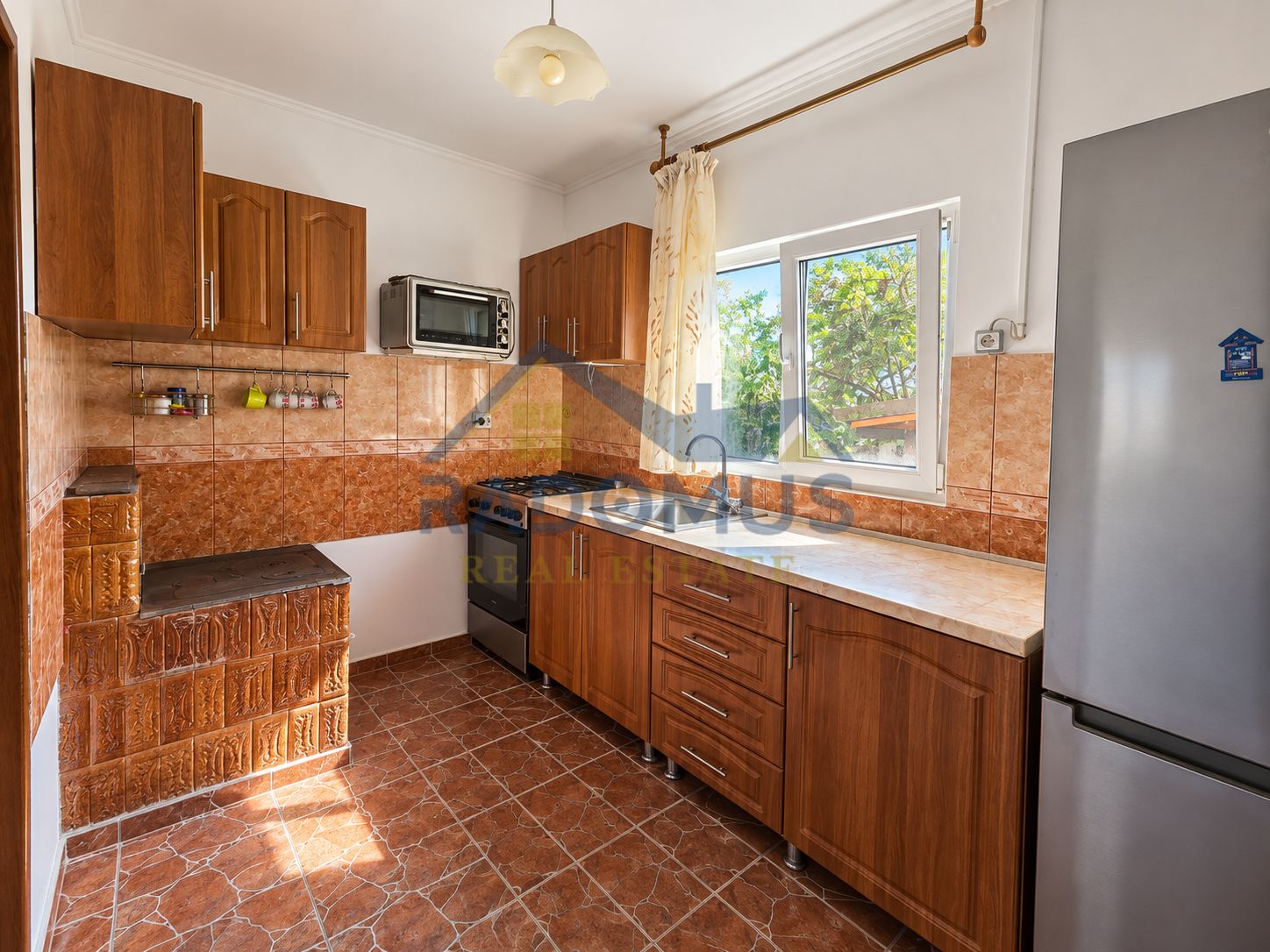 Casă cu 3 camere, anexe și livadă – Lopatnița, Șoimari — fotografia 9