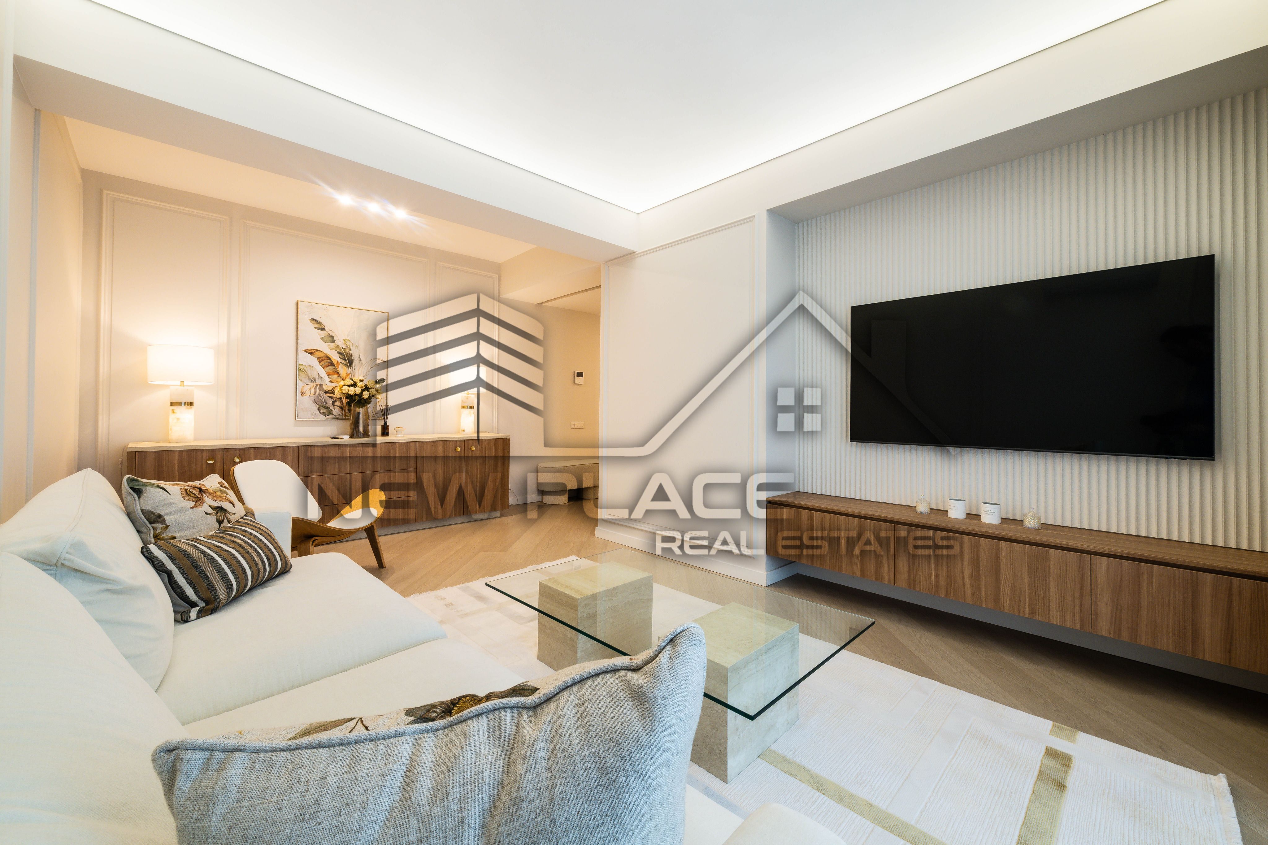 CORTINA NORTH [+21% TVA] View liber | Bucatarie inchisa | Terasa 9 mp