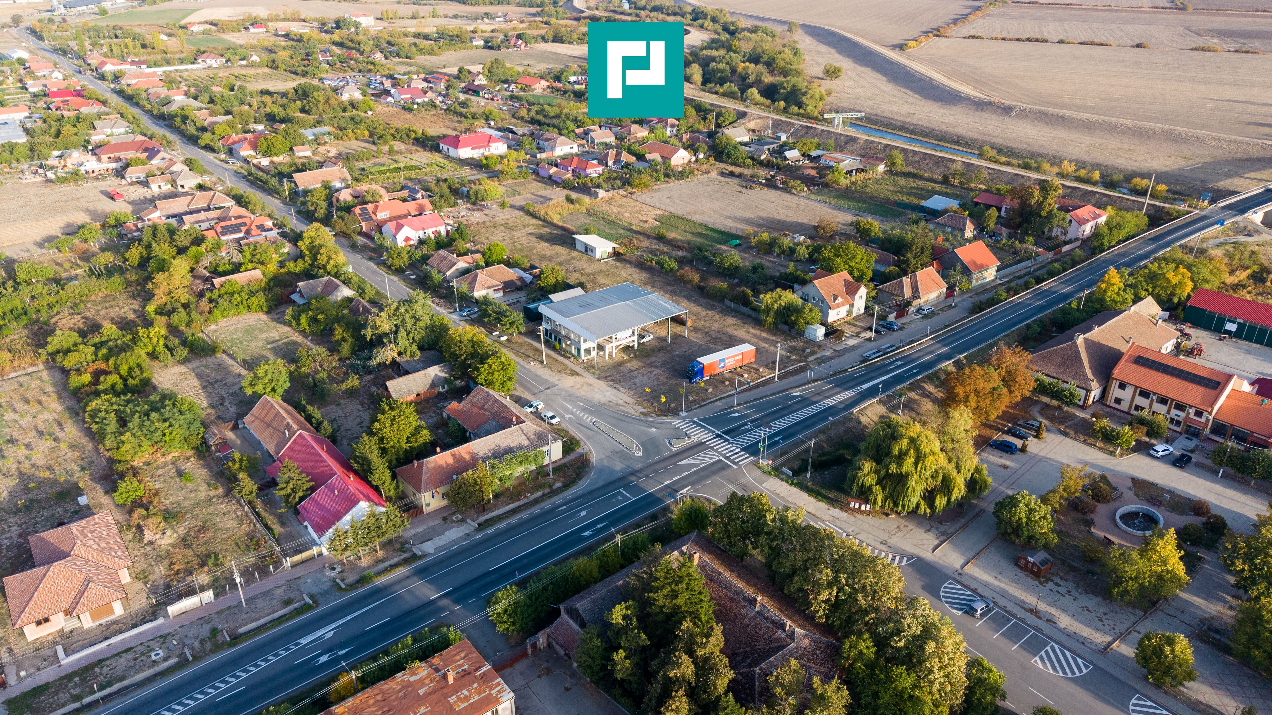 Spatiu comercial cu etaj și teren de 4000mp — fotografia 2