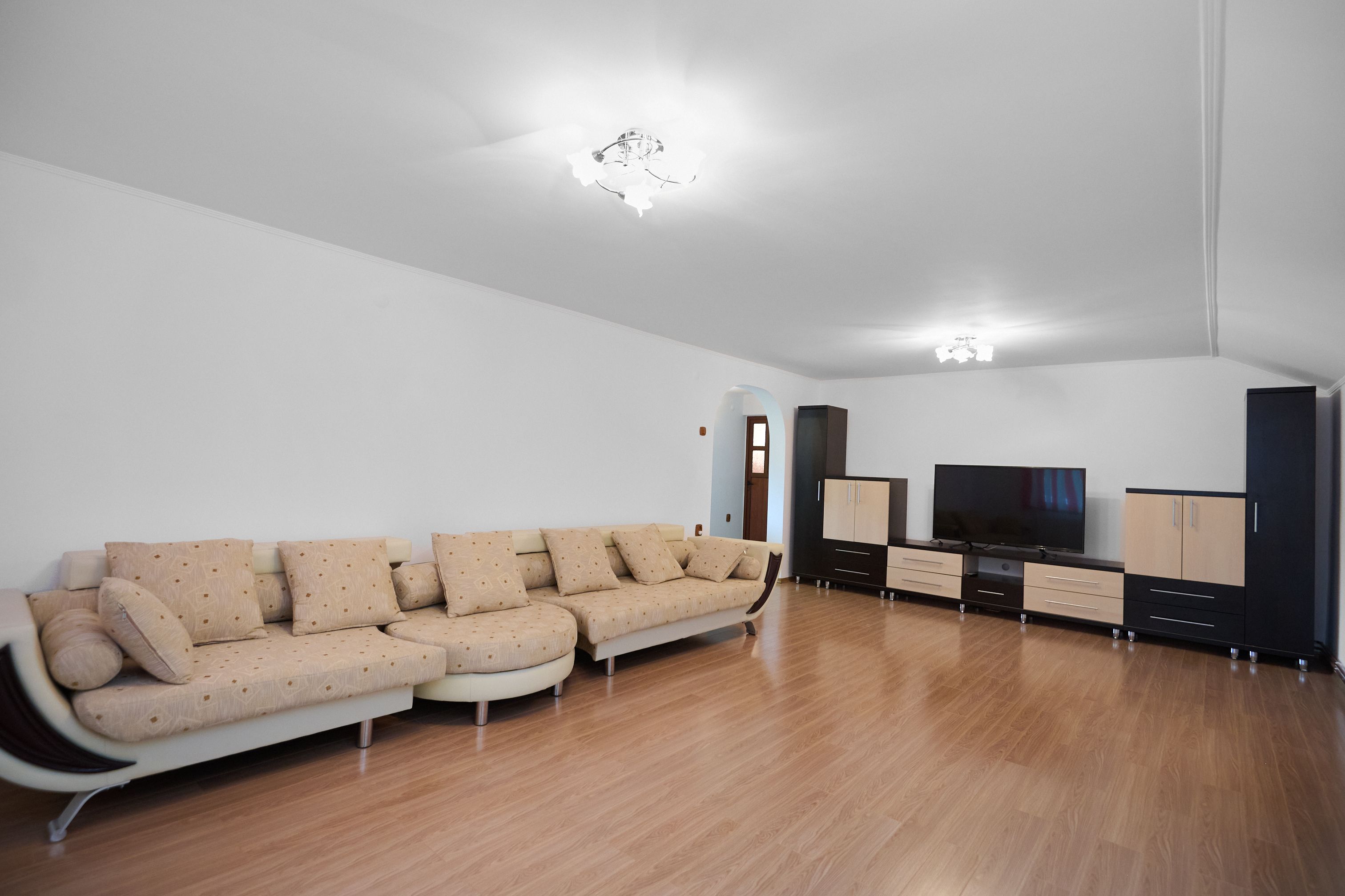 Casa P+ 1+ teren 507 mp cu vecin padurea Pitesti — fotografia 3