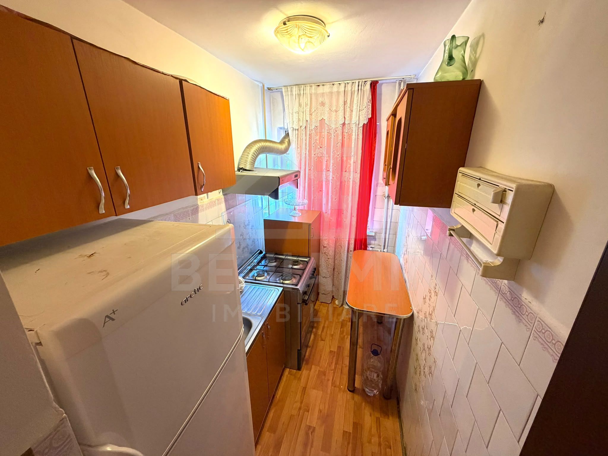 Apartament cu 3 camere - Craiovita Noua - etaj intermediar — fotografia 3