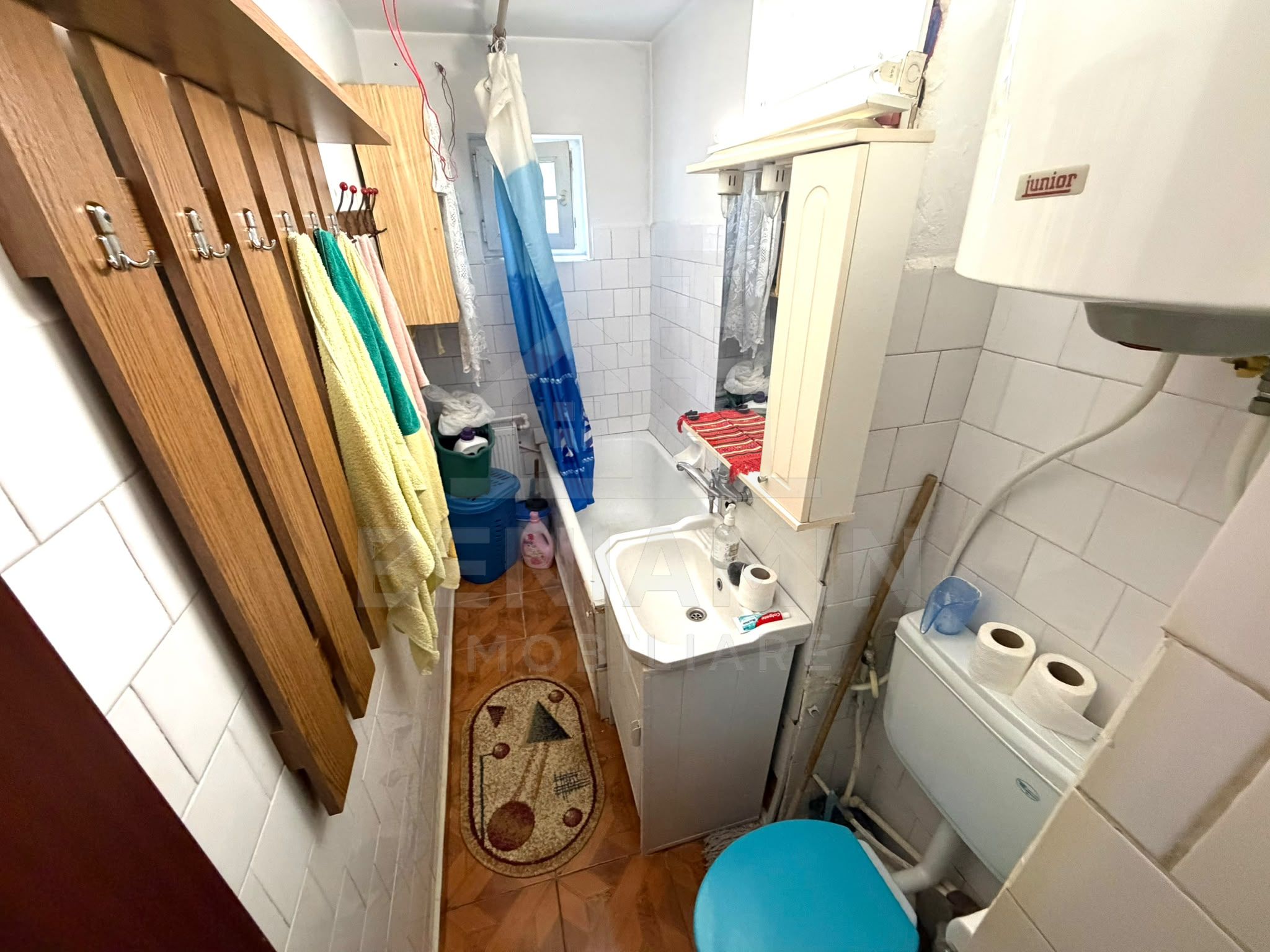 Apartament cu 3 camere - Craiovita Noua - etaj intermediar — fotografia 7