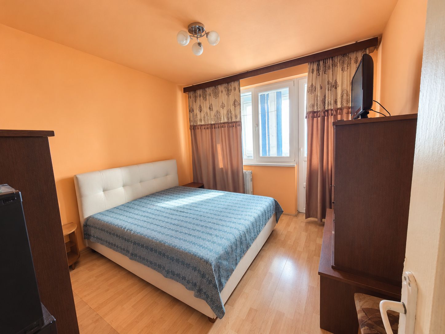 Apartament cu 3 camere decomandate, centrală proprie și logie | — fotografia 3