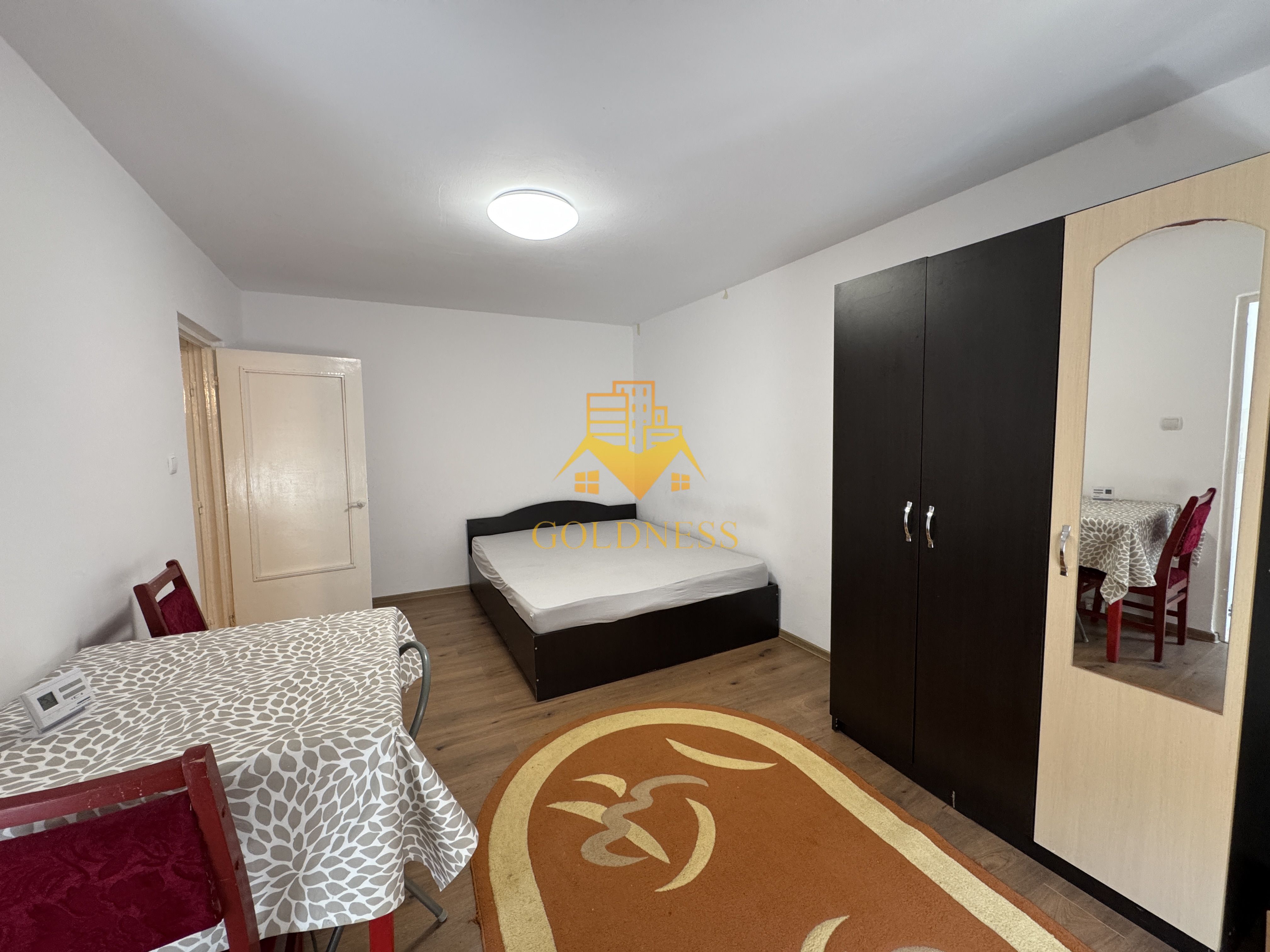 o camera, 30 mp, Manastur str. Negoiu Zona Baza Sportiva, Mehedinti