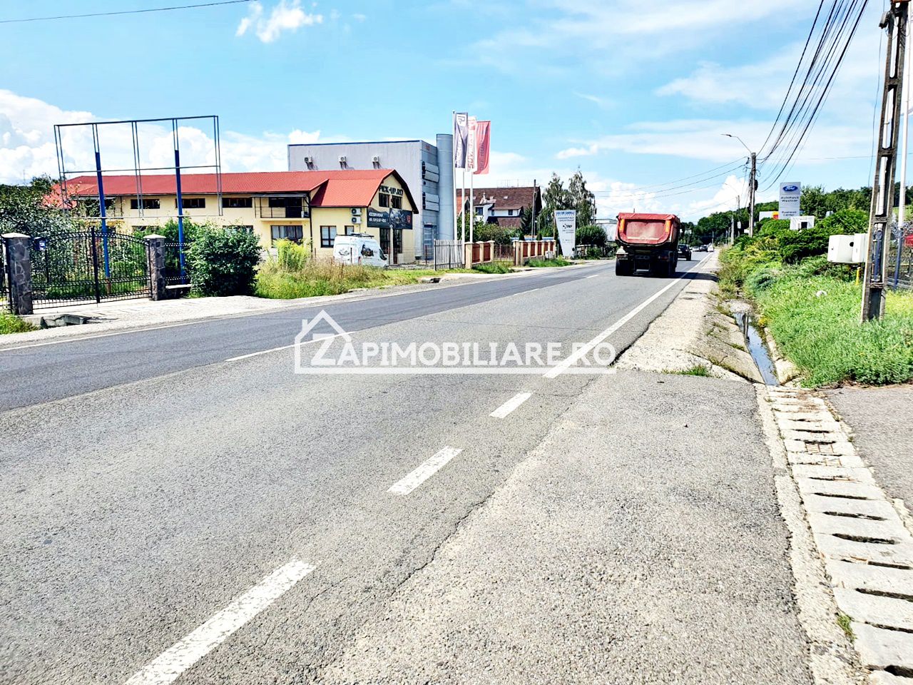 Teren intravilan 3.000 mp.cu deschidere de 40 m la E60