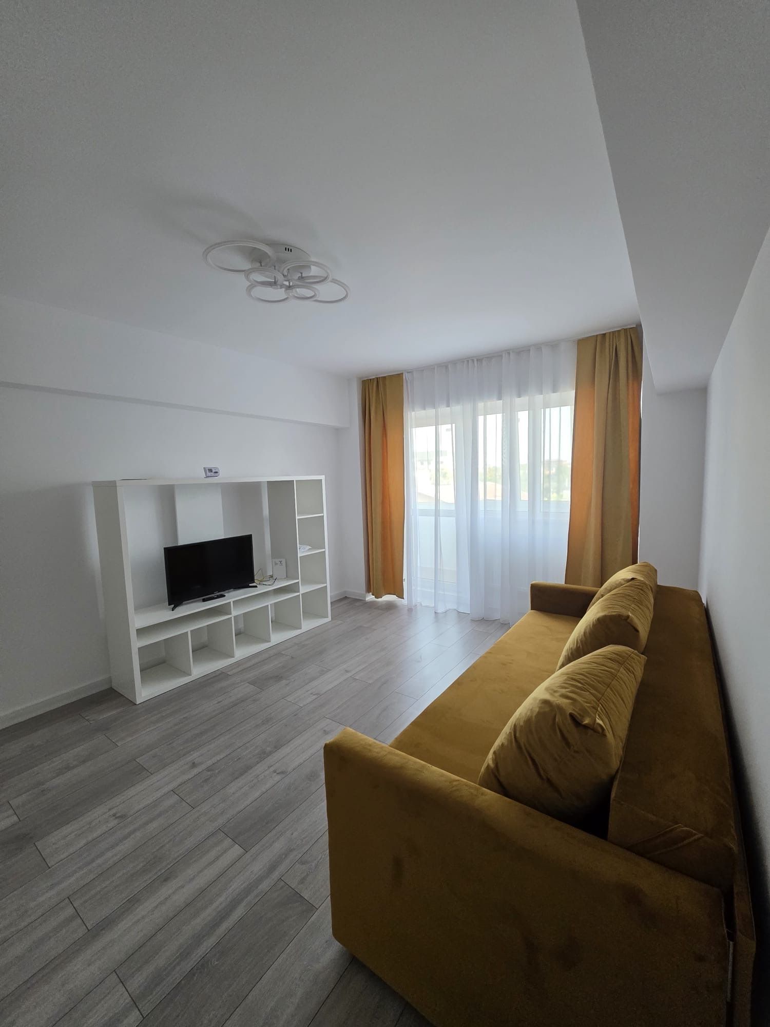 Apartament 3 camere de inchiriat — fotografia 3
