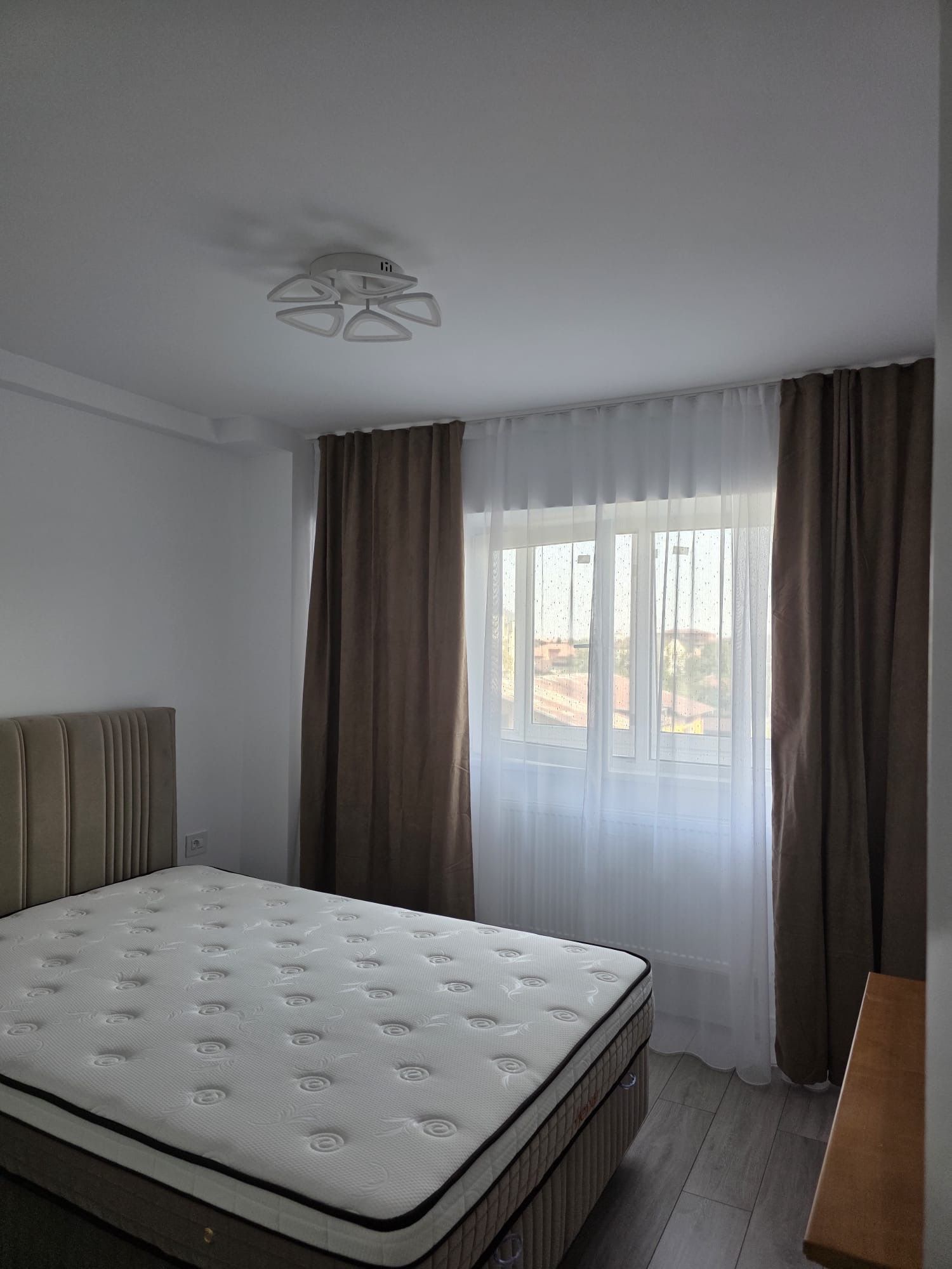 Apartament 3 camere de inchiriat — fotografia 6