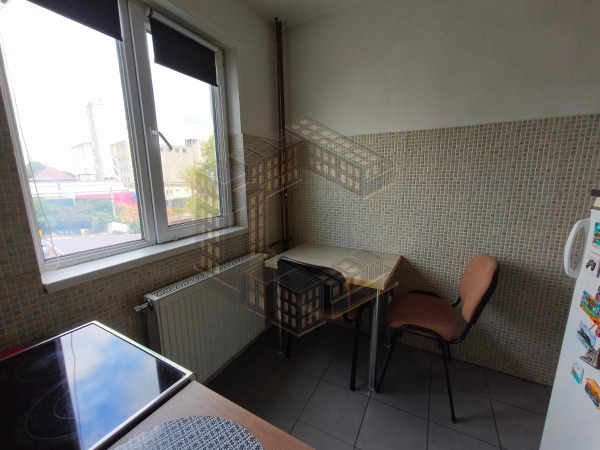 Apartament cu 2 camere, renovat, etaj intermediar, zona Complex — fotografia 6