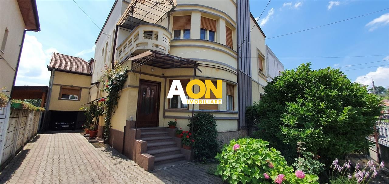 Casa situata ultracentral langa Poarta I a Cetatii Alba Carolina