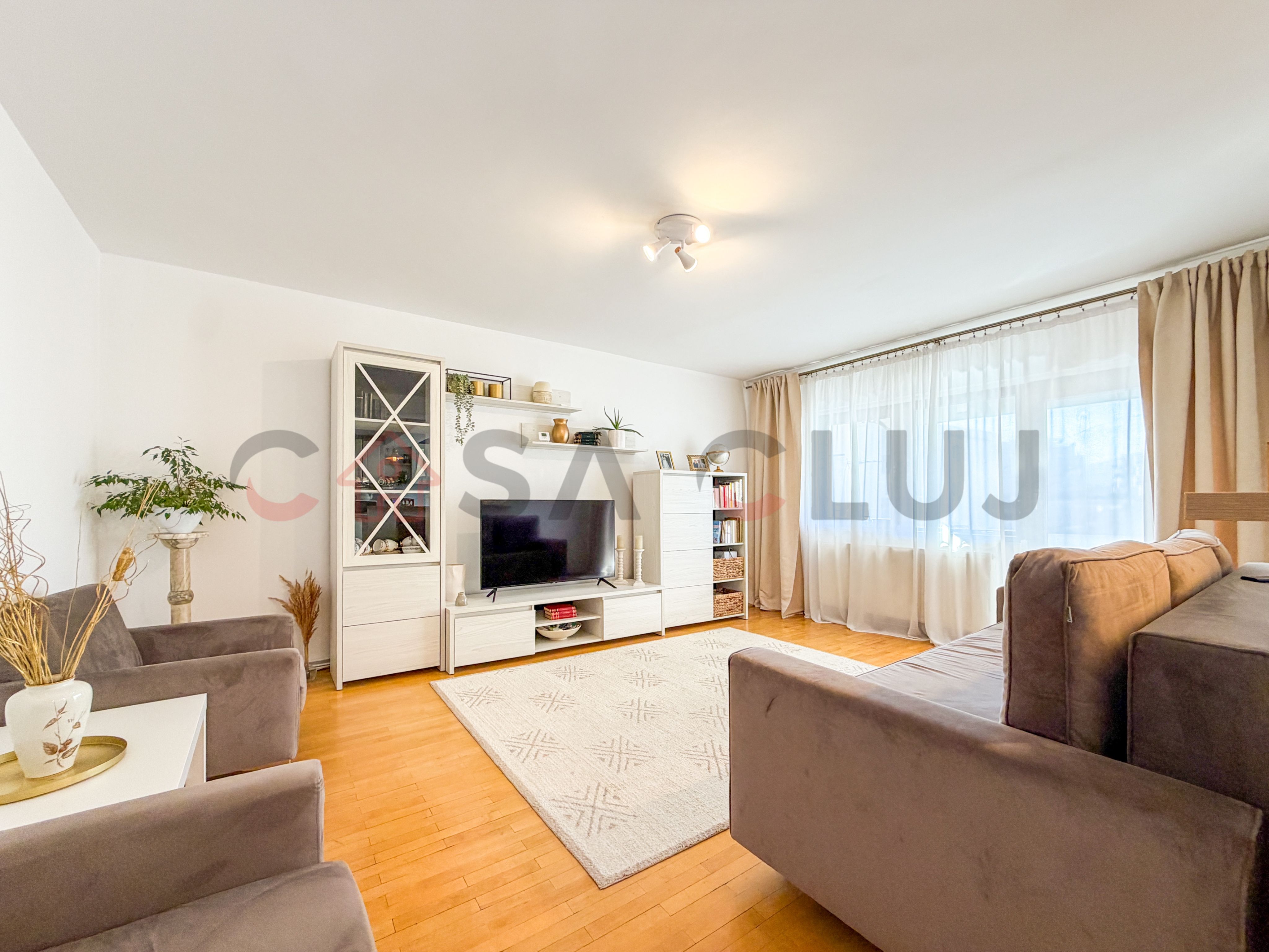 4 camere zona semicentrala, etaj intermediar, 100 mp utili!