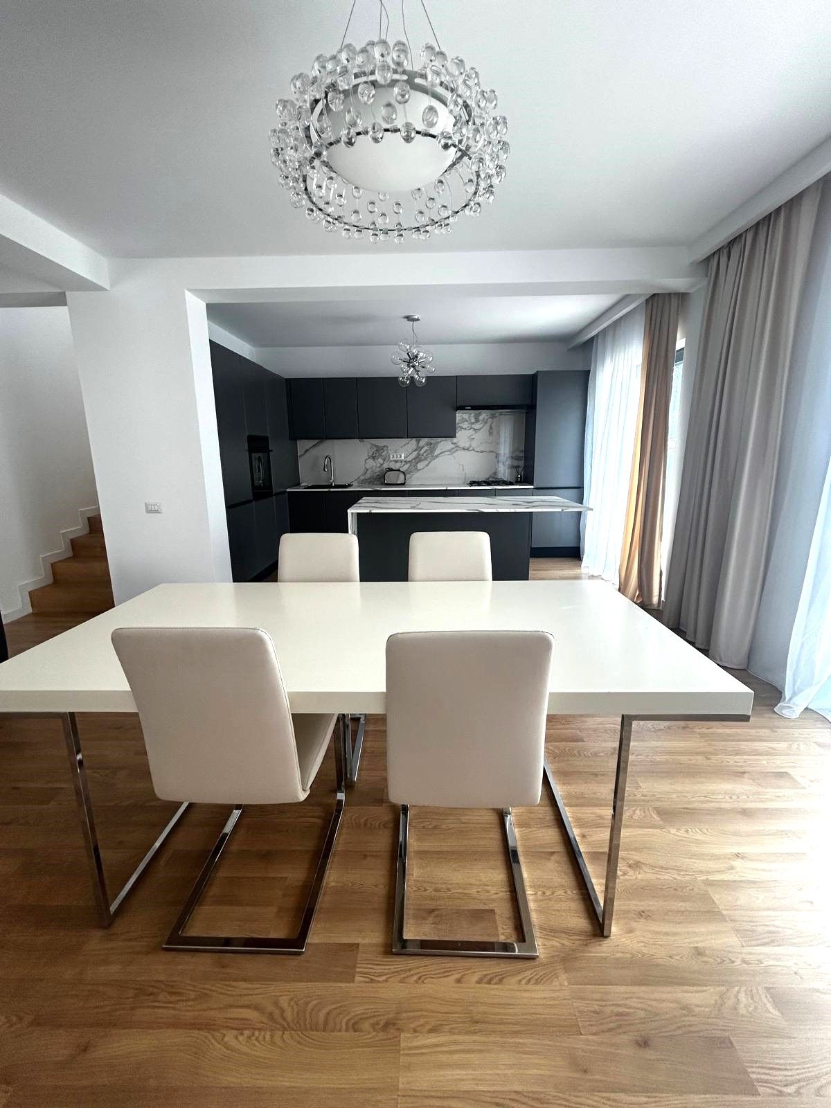 Casă de închiriat | 5 camere | Curte de 400 mp | Corbeanca — fotografia 3