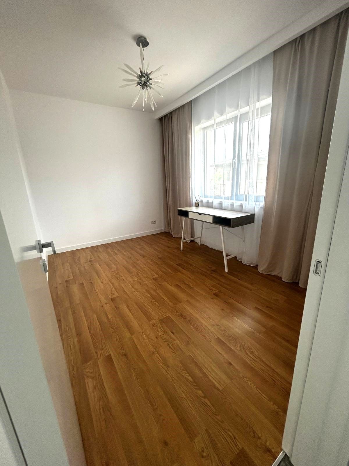 Casă de închiriat | 5 camere | Curte de 400 mp | Corbeanca — fotografia 6