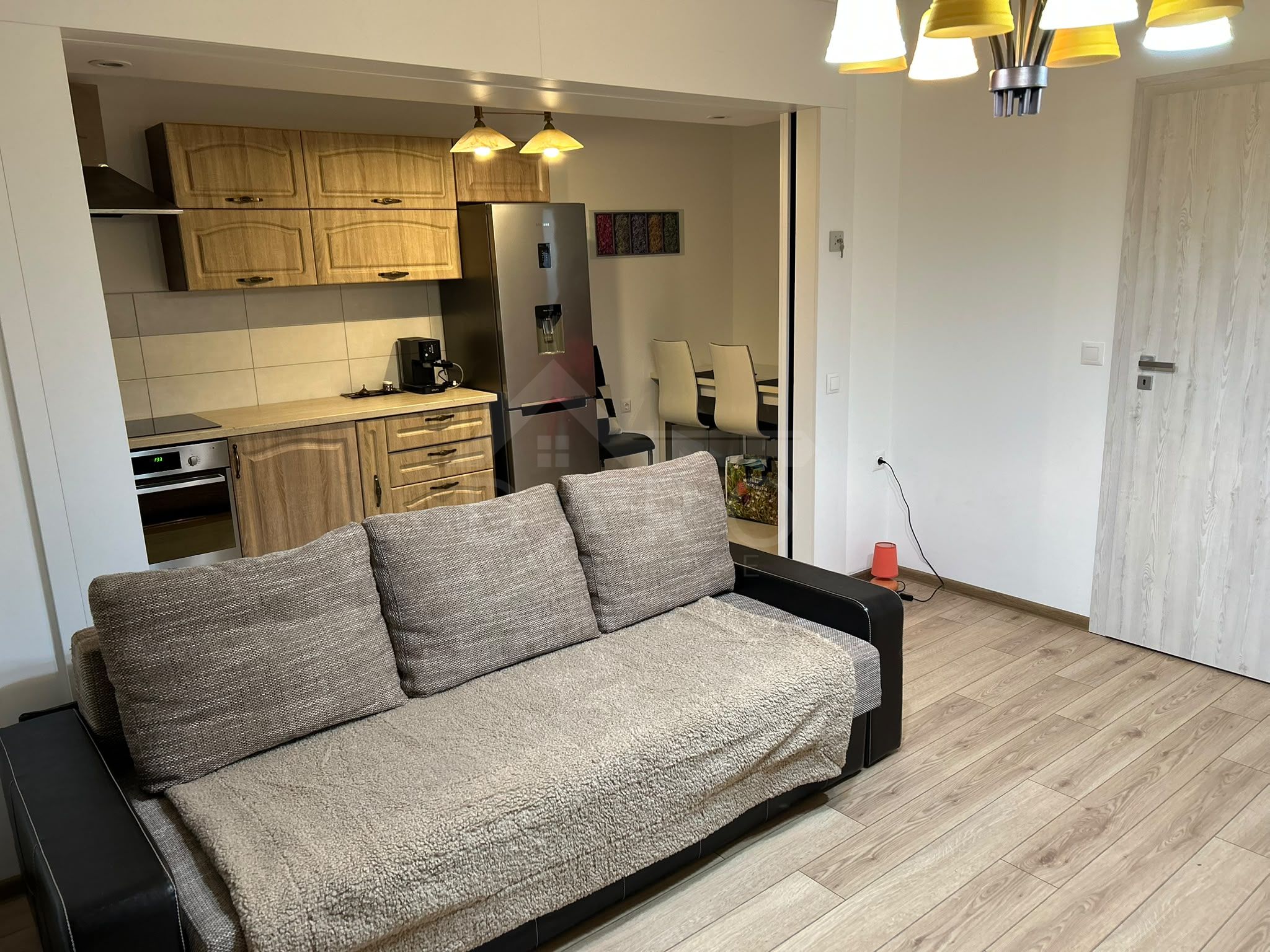 Închiriem apartament 2 camere zonă, Maurer — fotografia 4