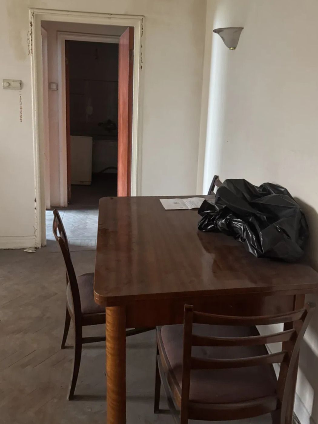 Apertament 2 camere disponibil pentru renovare totala zona Victoriei Garii — fotografia 2