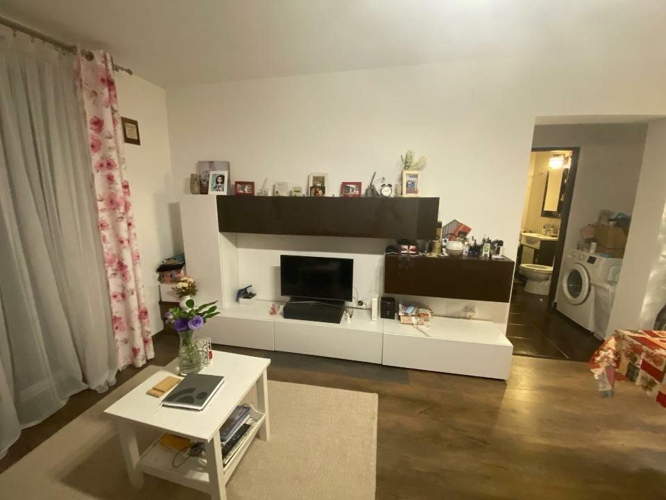 Ag BRASADAS închiriază apt. 2 cam Et 3/4 in Piata Victoriei. — fotografia 3