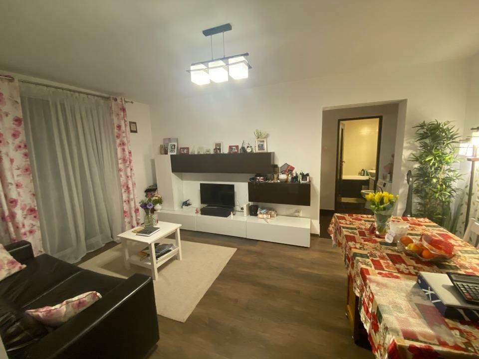 Ag BRASADAS închiriază apt. 2 cam Et 3/4 in Piata Victoriei. — fotografia 5