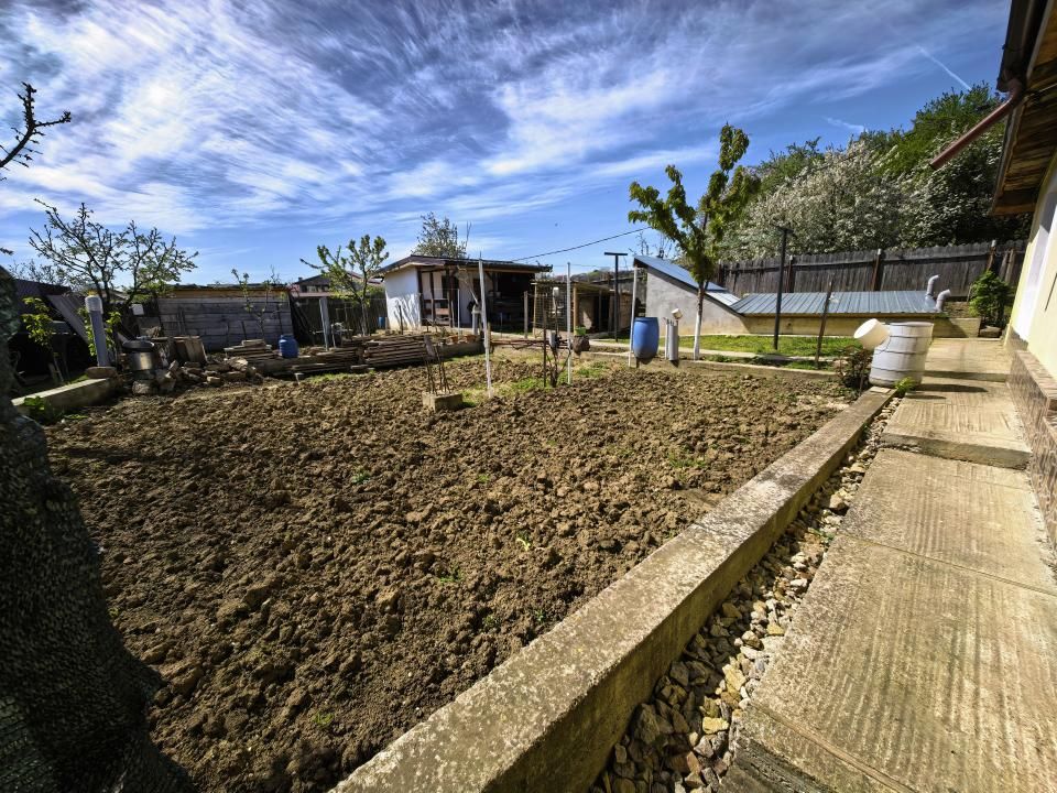 Casă 4 camere 90 mp mobilată + beci, anexe și 720 mp curte — fotografia 18