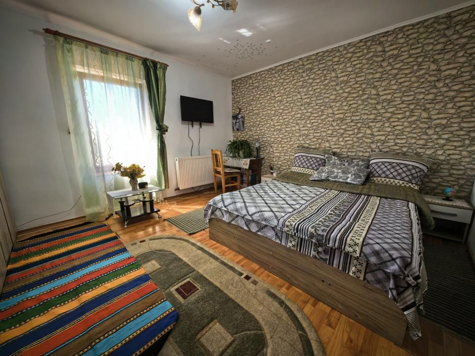 Casă 4 camere 90 mp mobilată + beci, anexe și 720 mp curte — fotografia 5