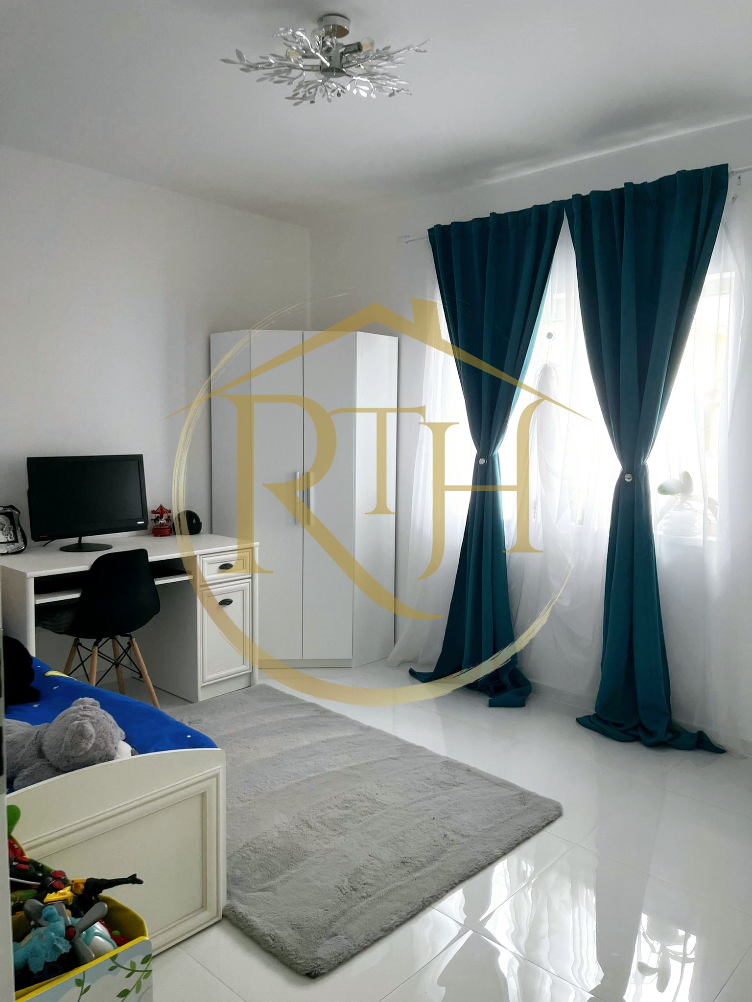 Oferim spre vanzare, Duplex 3 camere, Mobilat si Utilat, Mosnita Noua — fotografia 5