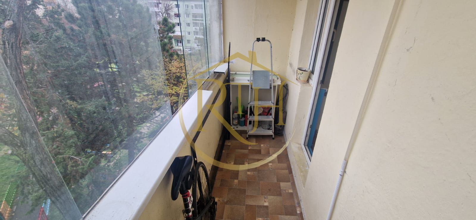 Vand apartament cu 4 camere in zona spitalul judetean,comision ,,0'' — fotografia 19