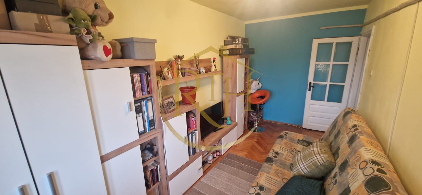 Vand apartament cu 4 camere in zona spitalul judetean,comision ,,0'' — fotografia 8