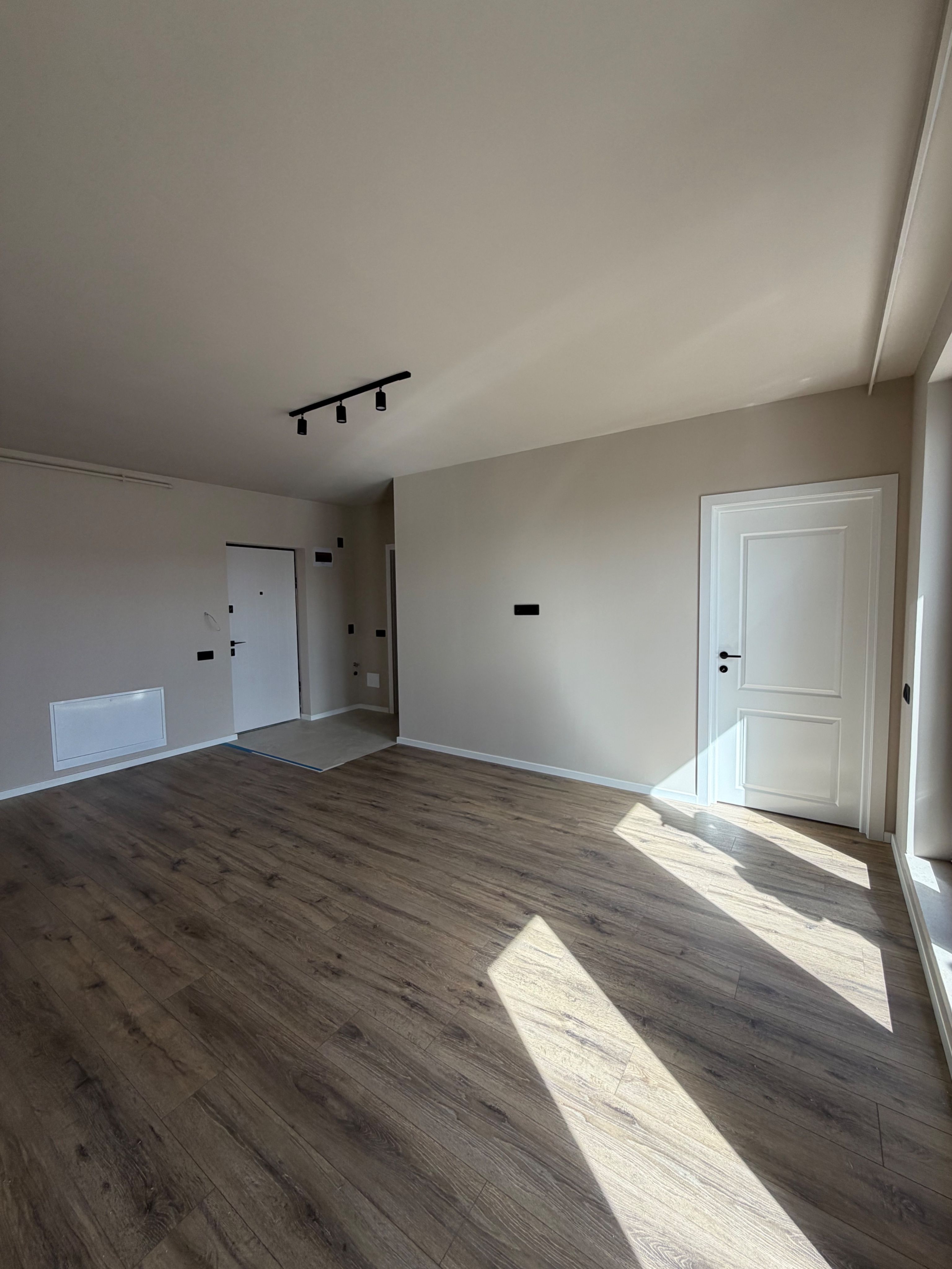Apartament 2 camere, terasa, etaj intermediar, garaj, Eroilor — fotografia 3