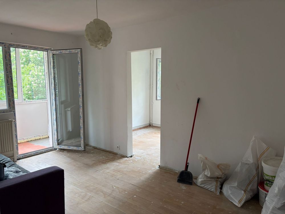 Dâmbu – Apartament 3 camere, etaj 2/4, balcon