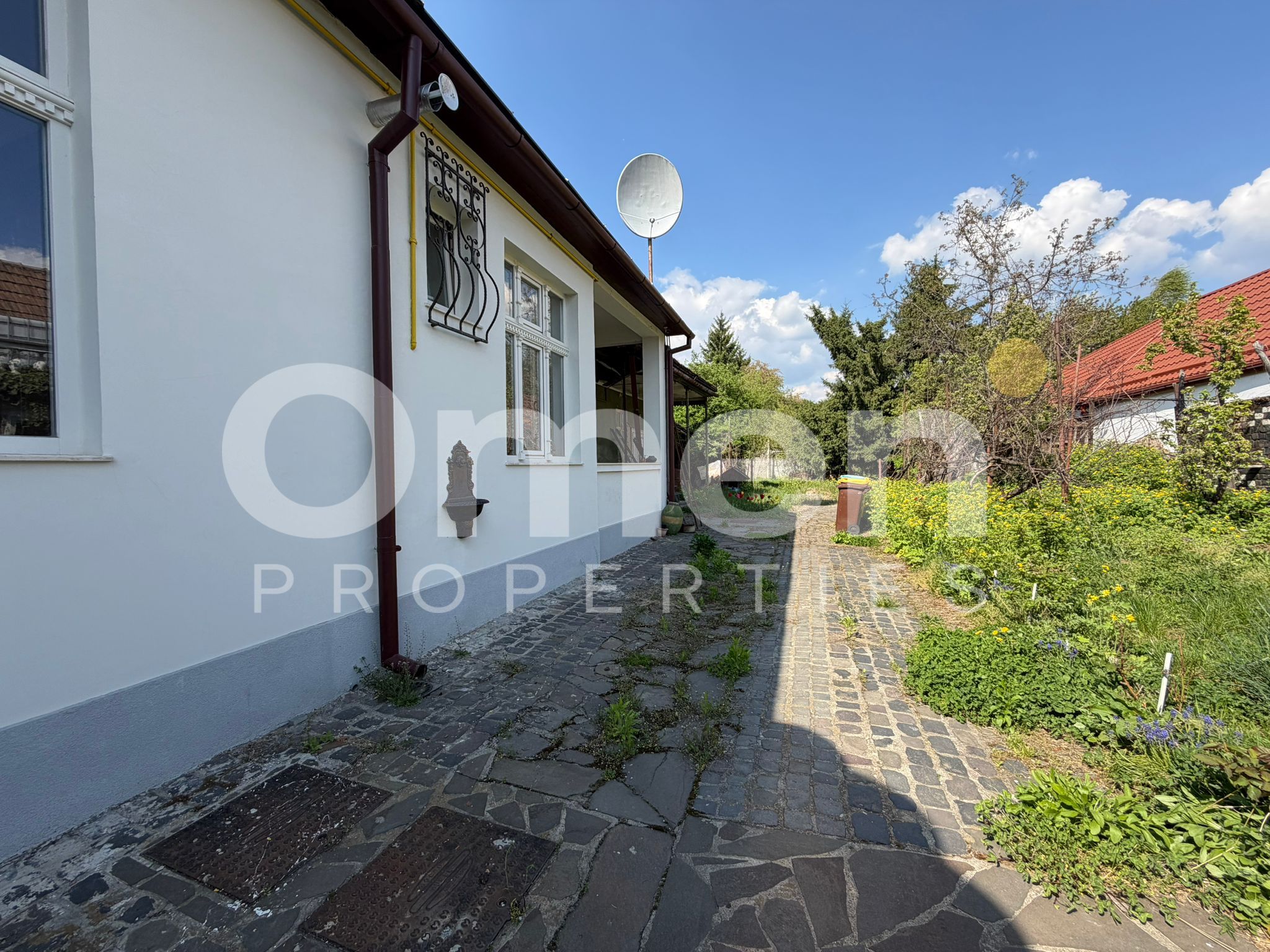 Casa renovata cu curte pentru inchiriere, zona Centrul Vechi — fotografia 3