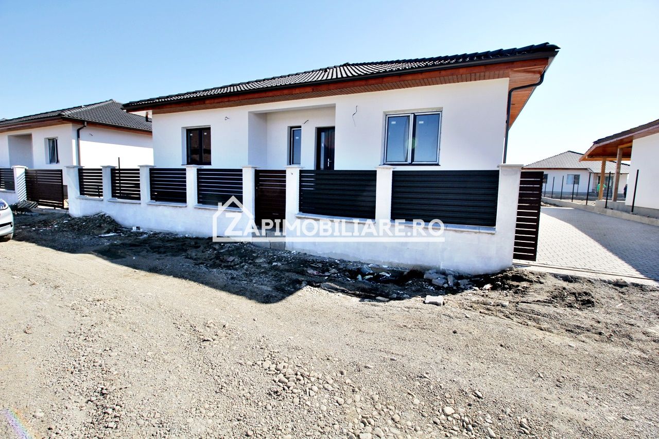 Casa 4 cam.2 băi,1 pivniță 1 dressing,500mp.teren,gard,pavaj