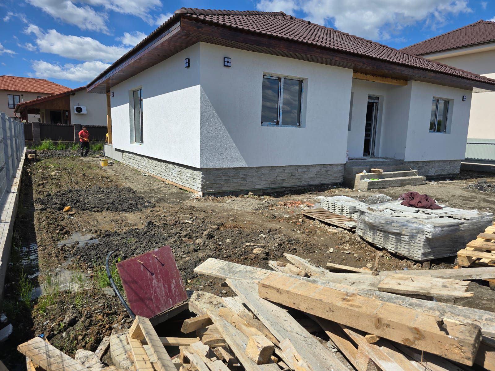 Casa 4 cam.2 băi,1 pivniță 1 dressing,500mp.teren,gard,pavaj — fotografia 11