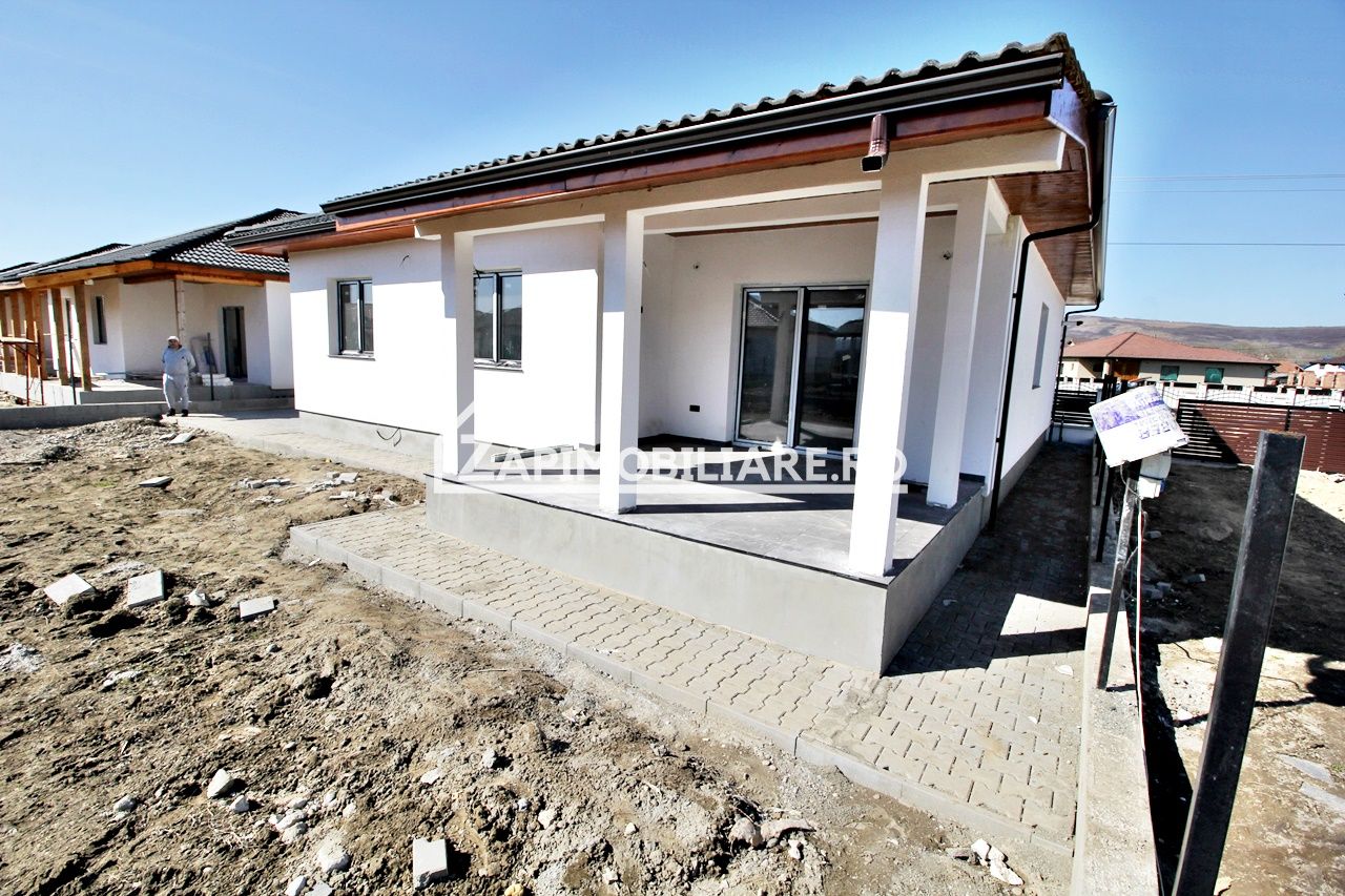 Casa 4 cam.2 băi,1 pivniță 1 dressing,500mp.teren,gard,pavaj — fotografia 3