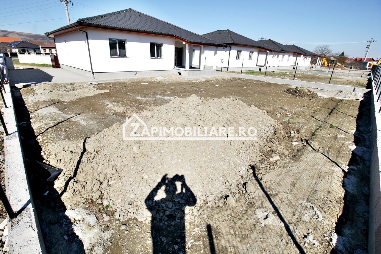Casa 4 cam.2 băi,1 pivniță 1 dressing,500mp.teren,gard,pavaj — fotografia 5