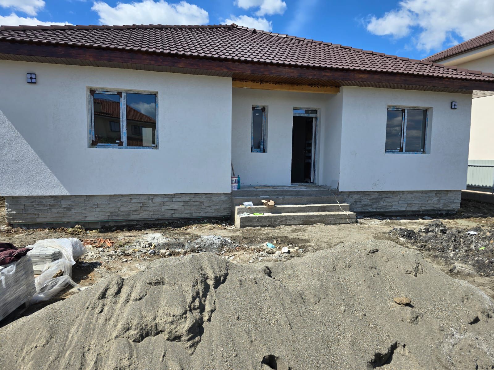 Casa 4 cam.2 băi,1 pivniță 1 dressing,500mp.teren,gard,pavaj — fotografia 7