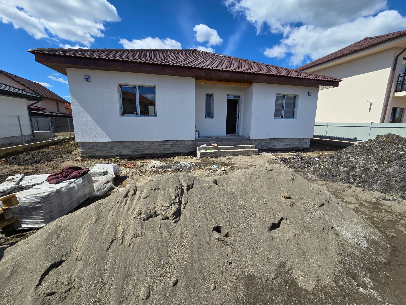 Casa 4 cam.2 băi,1 pivniță 1 dressing,500mp.teren,gard,pavaj — fotografia 9