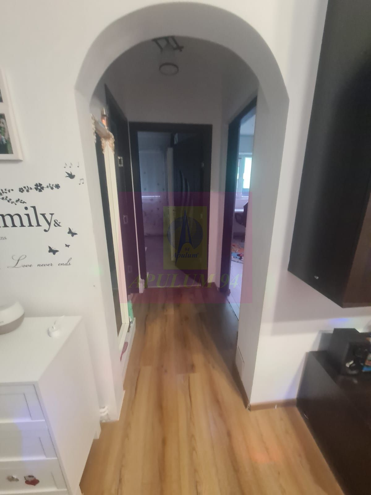 Apartament cu 3 camere de vanzare in Campina - Zona Cuza — fotografia 3