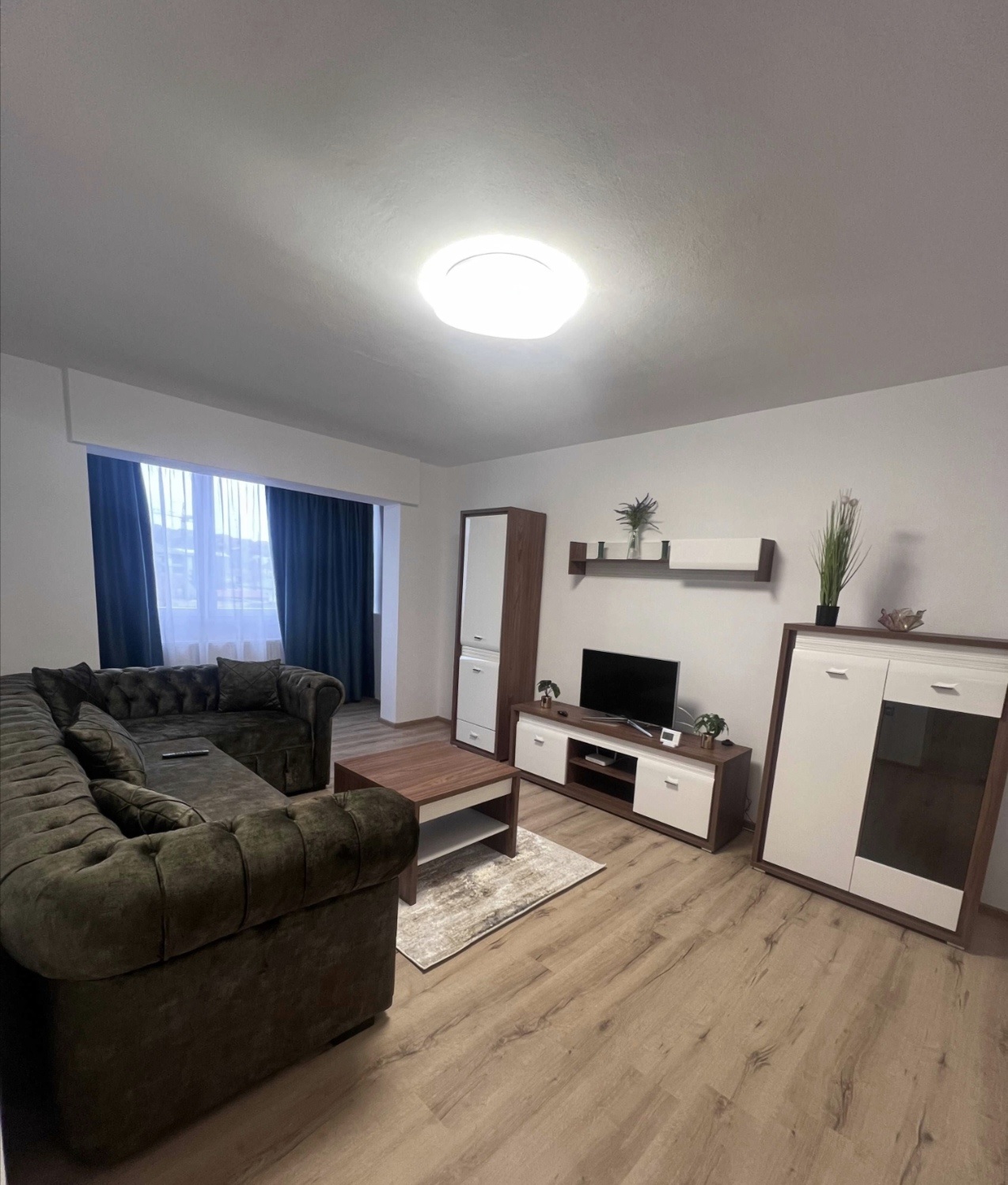Apartament cu 3 camere, ULTRACENTRAL – mobilat, utilat și gata de mutare — fotografia 3