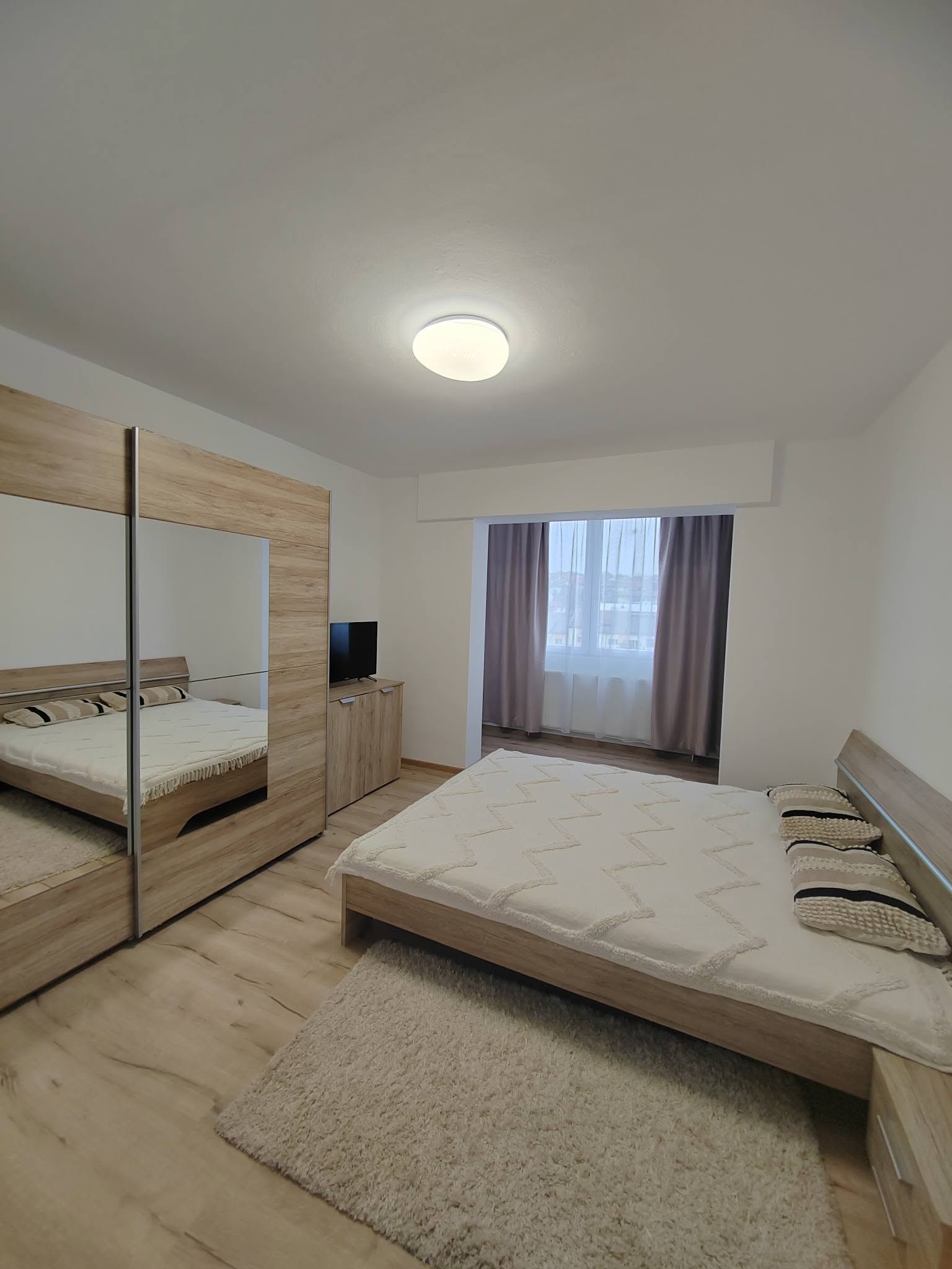 Apartament cu 3 camere, ULTRACENTRAL – mobilat, utilat și gata de mutare — fotografia 5
