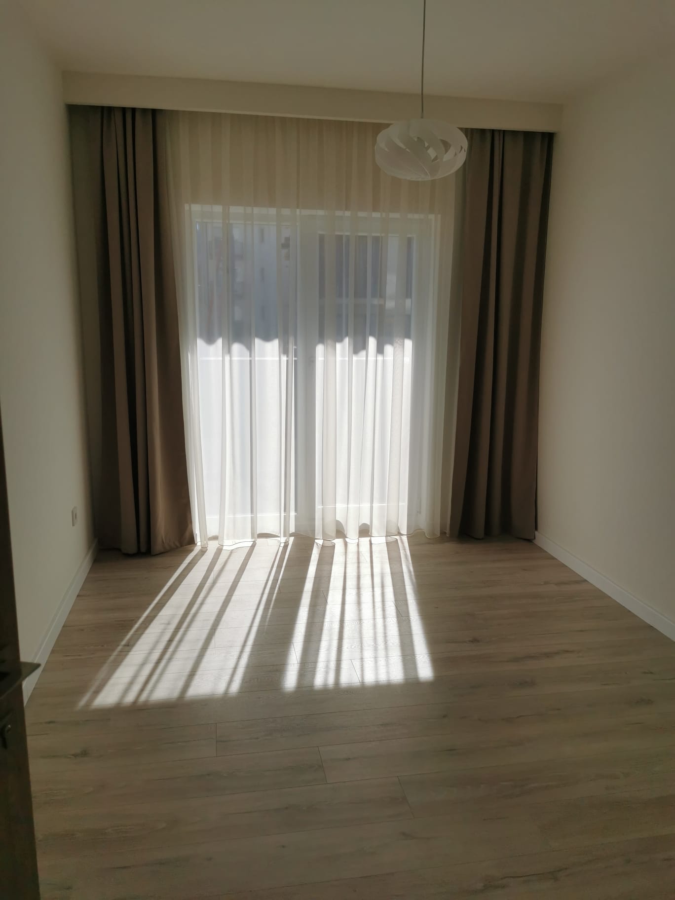 Apartament,constructie noua si garaj, Livada Meses. — fotografia 3