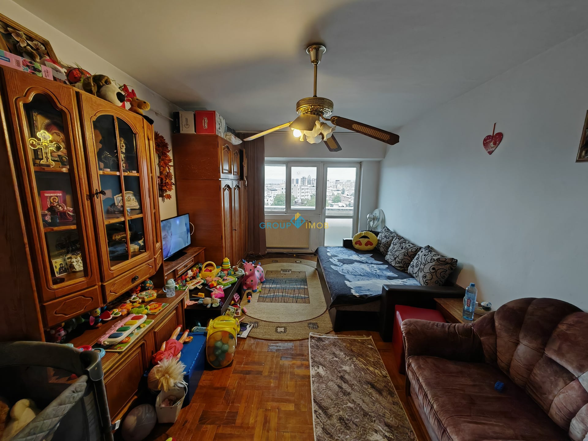 2 camere decomandate, Banca Națională