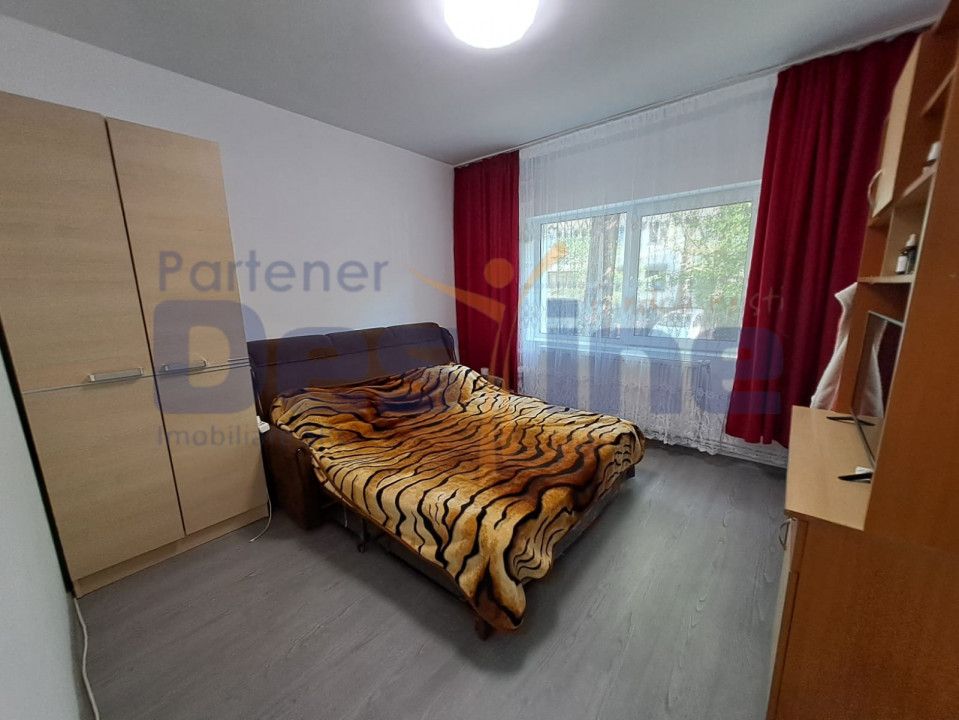 Apartament 3 camere Decomandat, 72 mp, Zona MIRCEA CEL BATRAN — fotografia 3