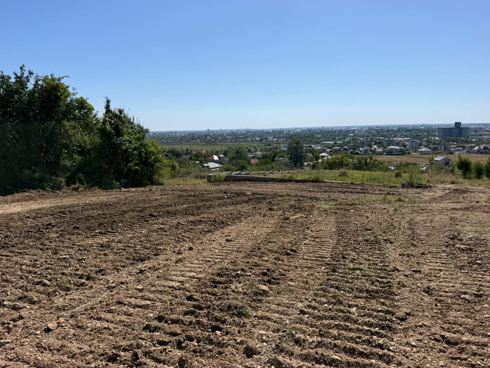 🌄 Teren intravilan 1050 mp EXCLUSIVITATE – Mănăstirea Dealu | Panoramă Superbă — fotografia 4